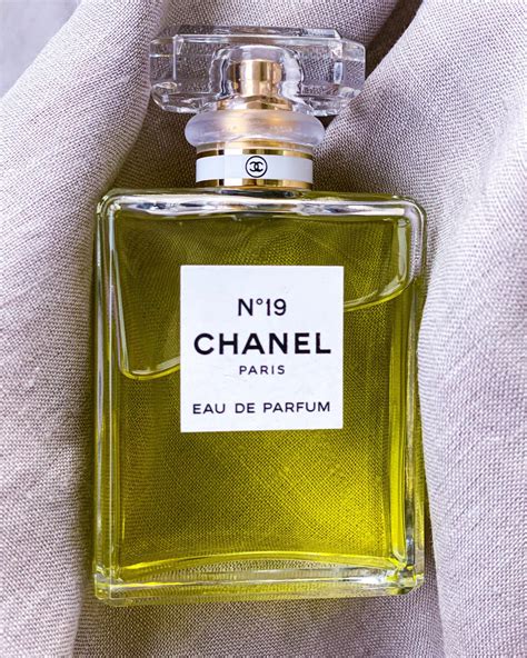 chanel yellow diamond perfume|where to buy chanel 19.